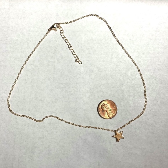 Minimalistic Golden Star Necklace - Picture 6 of 7